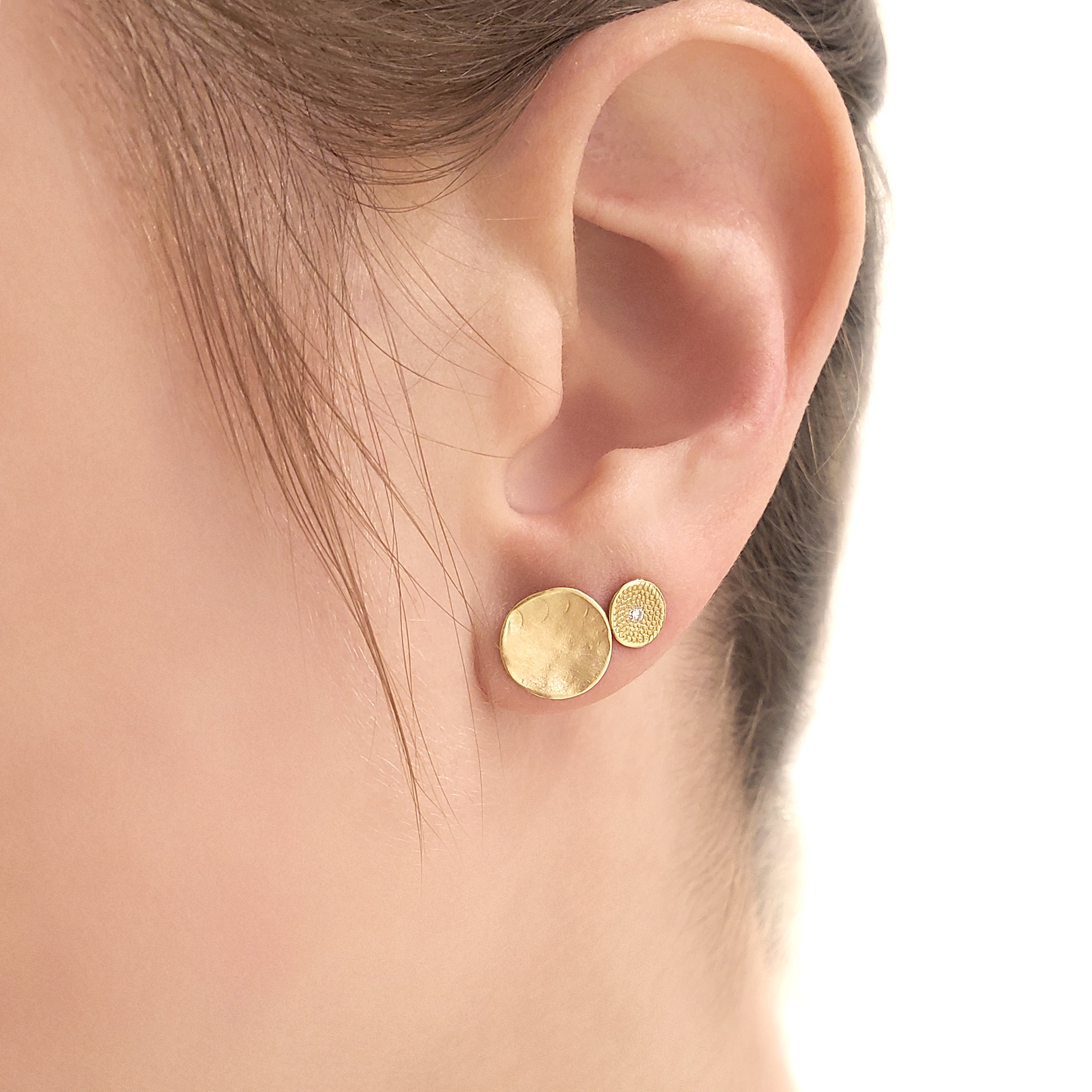 Gold disc studs deals