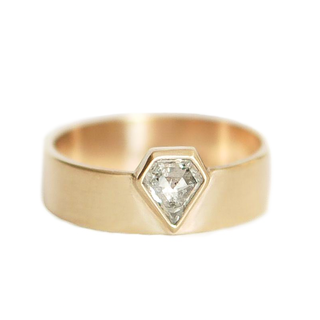 14k Shield Diamond Ring